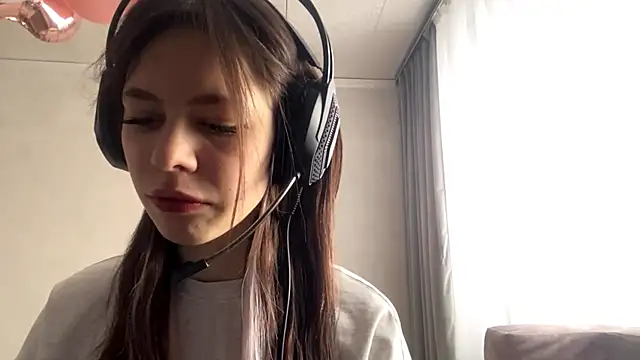 Snapshot of TuZezima chatting on 04.26.26 TuZezima online show from 04.26.26