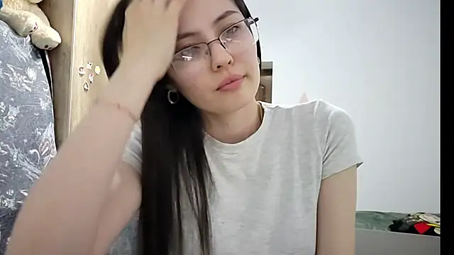 Snapshot of AshleyTropiano chatting on 05.13.26 AshleyTropiano online show from 05.13.26