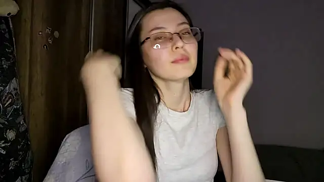 Snapshot of AshleyTropiano chatting on 05.26.26 AshleyTropiano online show from 05.26.26