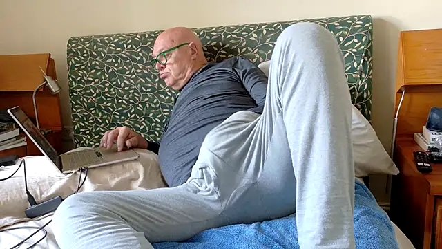 Snapshot of KinkCentral chatting on 04.24.26 KinkCentral online show from 04.24.26