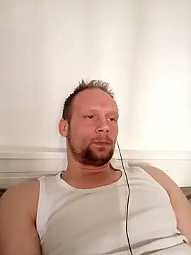 Snapshot of FlirtFehler404 chatting on 04.24.26 FlirtFehler404 online show from 04.24.26