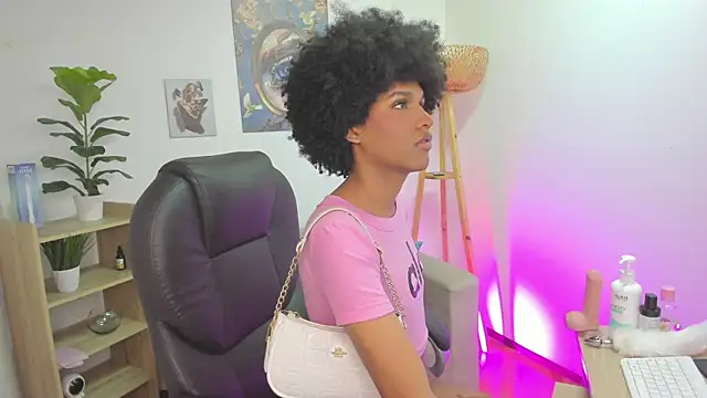 Snapshot of NaomiSaenz_ chatting on 06.19.26 NaomiSaenz online show from 06.19.26