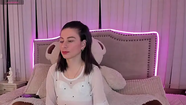 Snapshot of mariana__thompson chatting on 06.03.26 mariana thompson online show from 06.03.26
