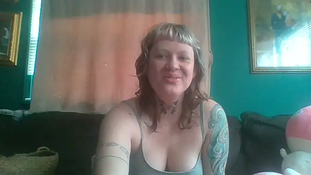 Snapshot of RosieSwitchBitch chatting on 05.11.26 RosieSwitchBitch online show from 05.11.26