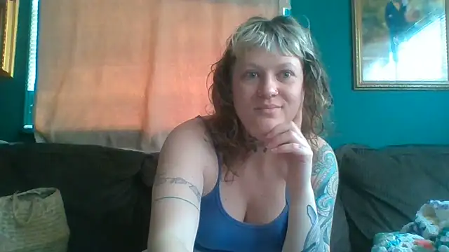 Snapshot of RosieSwitchBitch chatting on 06.15.26 RosieSwitchBitch online show from 06.15.26