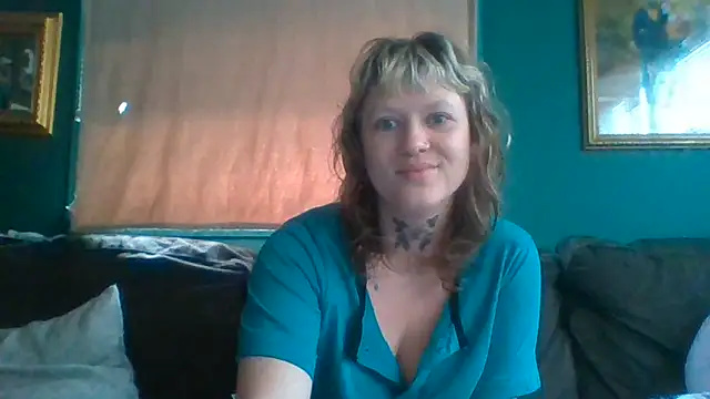 Snapshot of RosieSwitchBitch chatting on 06.19.26 RosieSwitchBitch online show from 06.19.26
