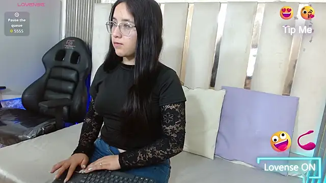 Snapshot of MADDISSON_TAY chatting on 06.22.26 MADDISSON TAY online show from 06.22.26