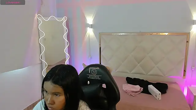 Snapshot of Victoria1_tay chatting on 06.26.26 Victoria1 tay online show from 06.26.26