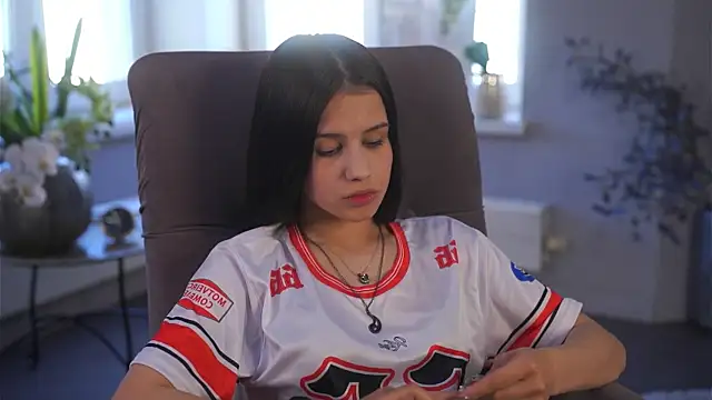 KarenaKukler online show from 04.25.26