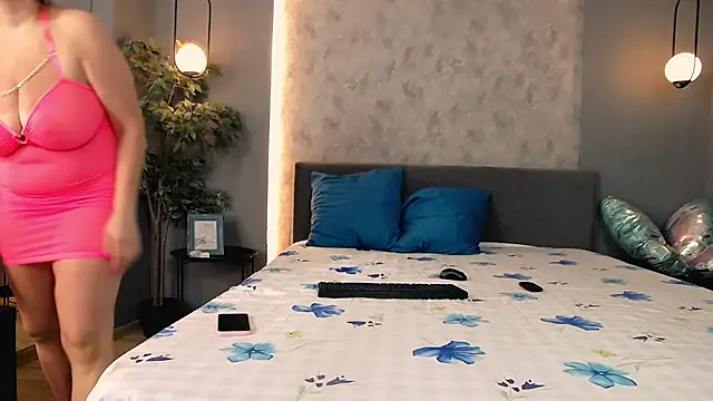 Hellenn Sweet online show from 08.03.26