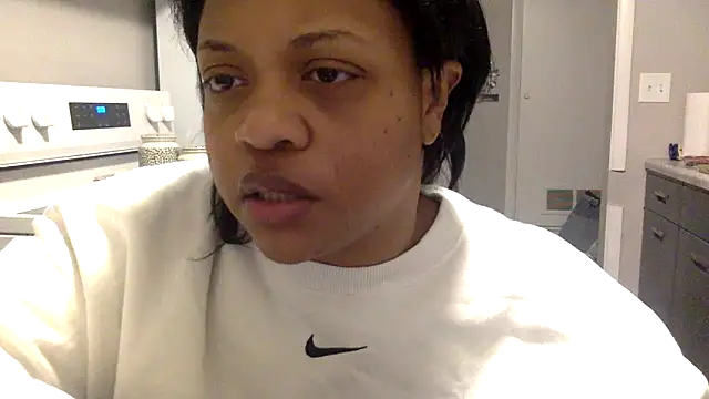 Snapshot of richierichelle chatting on 05.16.26 richierichelle online show from 05.16.26