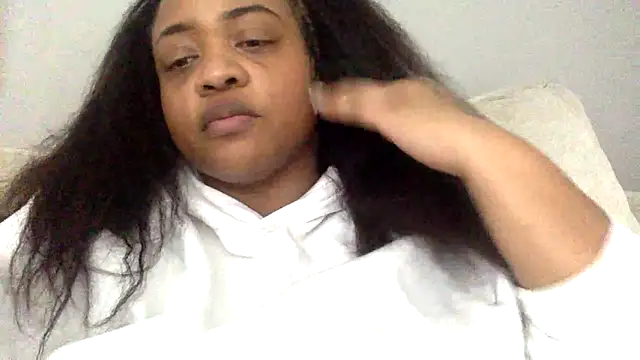 Snapshot of richierichelle chatting on 05.19.26 richierichelle online show from 05.19.26
