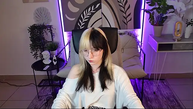 Snapshot of NyxCalderra chatting on 07.22.26 NyxCalderra online show from 07.22.26