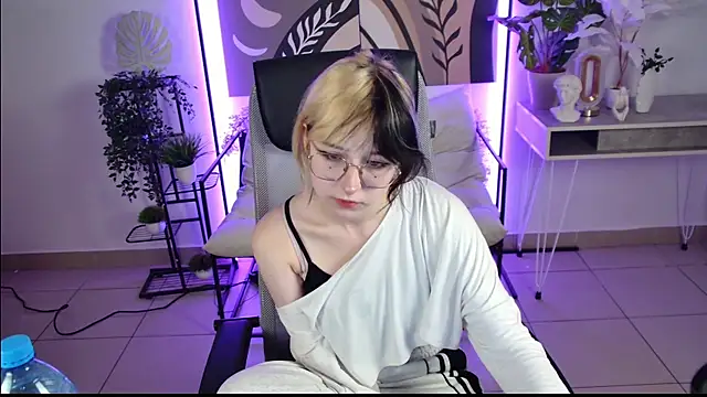 Snapshot of NyxCalderra chatting on 07.31.26 NyxCalderra online show from 07.31.26