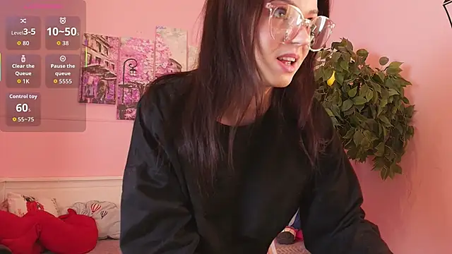 Snapshot of Luna_Come chatting on 05.31.26 Luna Come online show from 05.31.26