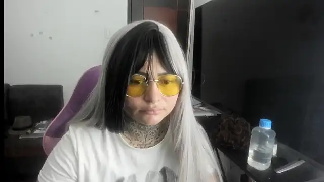 Snapshot of romina23 chatting on 05.19.26 romina23 online show from 05.19.26