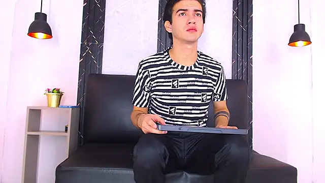 Feiccer Castquer online show from 04.27.26