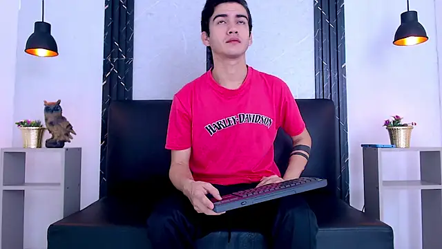 Snapshot of Feiccer_Castquer chatting on 05.14.26 Feiccer Castquer online show from 05.14.26