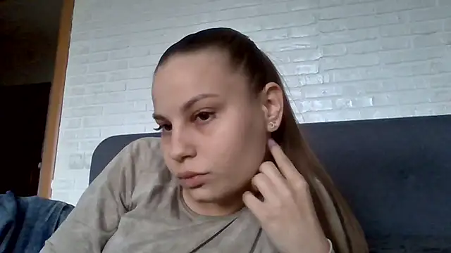  Linsyy ee  online show from 06.04.26