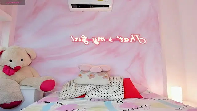 Iam Caami  online show from 06.25.26
