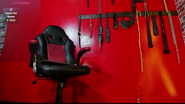 Snapshot of Dominatriz_Arlette chatting on 04.29.26 Dominatriz Arlette online show from 04.29.26