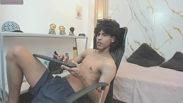 Snapshot of Zayn_Fox32 chatting on 05.07.26 Zayn Fox32 online show from 05.07.26