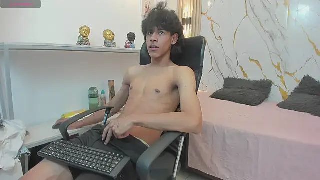 Snapshot of Zayn_Fox32 chatting on 05.09.26 Zayn Fox32 online show from 05.09.26