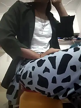 Snapshot of ESHA-LOVE chatting on 05.04.26 ESHA-LOVE online show from 05.04.26