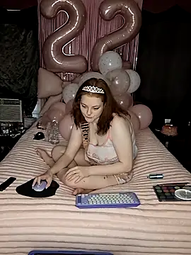Snapshot of lolarae_xx chatting on 06.14.26 lolarae xx online show from 06.14.26