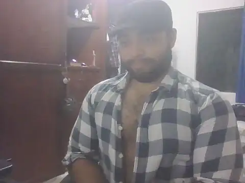 Snapshot of Bearmachin chatting on 04.29.26 Bearmachin online show from 04.29.26
