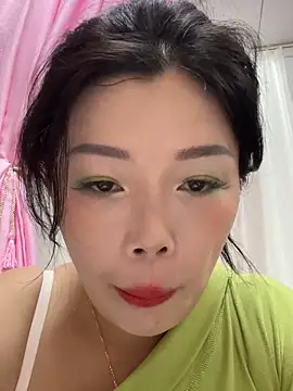 Snapshot of milkwine chatting on 05.18.26 milkwine online show from 05.18.26