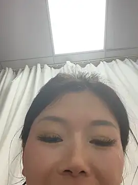 Snapshot of milkwine chatting on 06.02.26 milkwine online show from 06.02.26