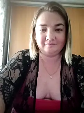 Snapshot of MiyaOlliver chatting on 05.12.26 MiyaOlliver online show from 05.12.26