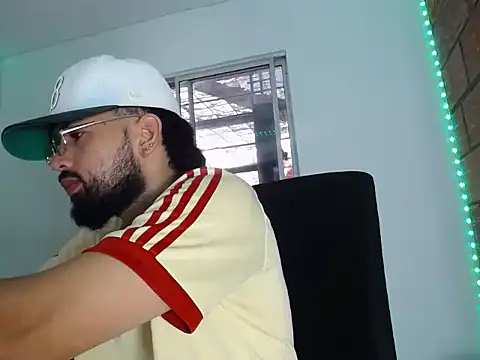Snapshot of camilorestrepo77 chatting on 05.26.26 camilorestrepo77 online show from 05.26.26