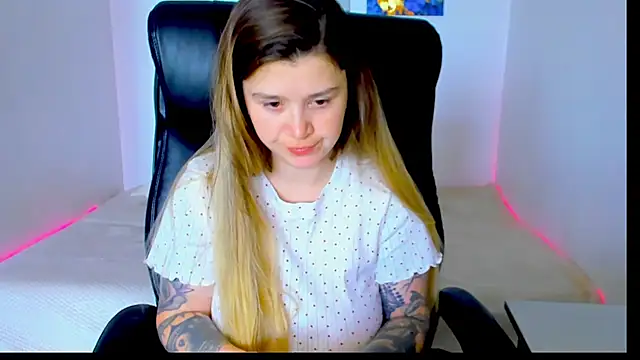 Snapshot of Natali_Secret chatting on 05.16.26 Natali Secret online show from 05.16.26