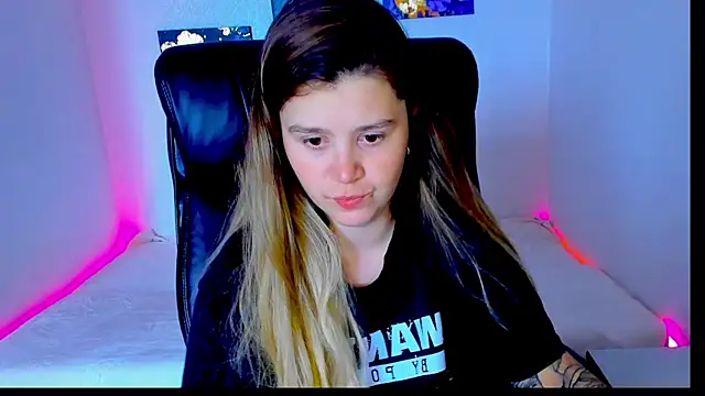 Snapshot of Natali_Secret chatting on 06.19.26 Natali Secret online show from 06.19.26