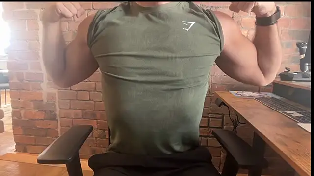 Snapshot of gymshrk chatting on 06.14.26 gymshrk online show from 06.14.26