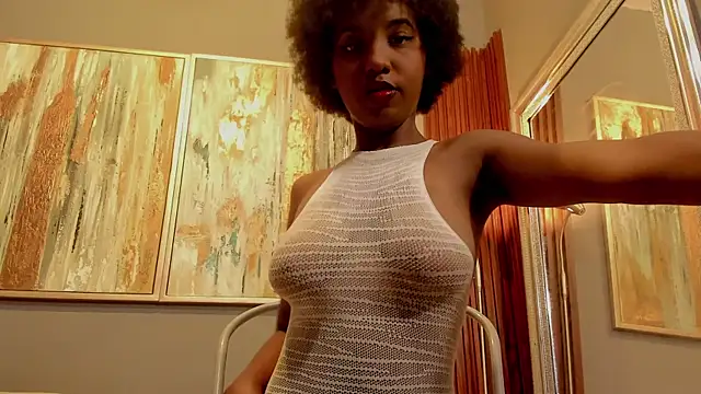 Snapshot of Kiara_Curls chatting on 05.18.26 Kiara Curls online show from 05.18.26