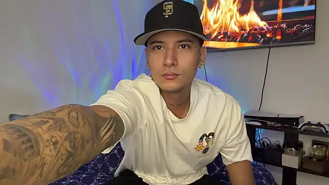 Snapshot of SexxxySquirterStev777 chatting on 06.23.26 SexxxySquirterStev777 online show from 06.23.26