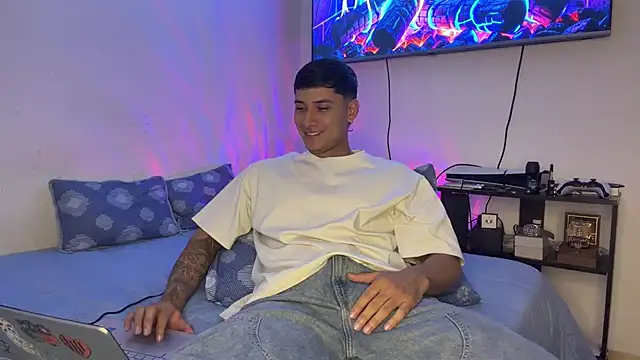 Snapshot of SexxxySquirterStev777 chatting on 07.23.26 SexxxySquirterStev777 online show from 07.23.26