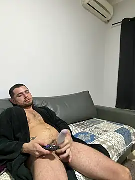 Snapshot of vitor_souz chatting on 05.18.26 vitor souz online show from 05.18.26