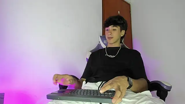 Snapshot of suguru_getto chatting on 05.12.26 suguru getto online show from 05.12.26