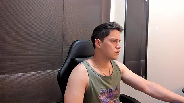 Snapshot of KendricTorres chatting on 06.14.26 KendricTorres online show from 06.14.26