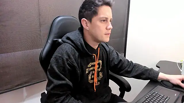 Snapshot of KendricTorres chatting on 06.29.26 KendricTorres online show from 06.29.26