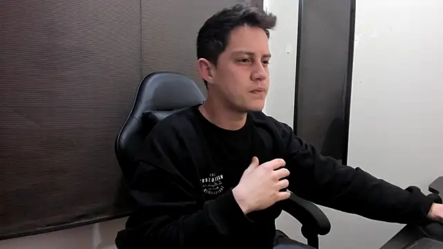 Snapshot of KendricTorres chatting on 07.01.26 KendricTorres online show from 07.01.26