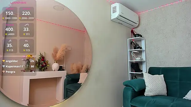 Snapshot of paolarey chatting on 02.12.25 paolarey online show from 02.12.25