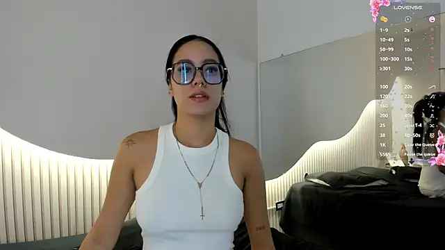 Snapshot of Zoebluntone chatting on 06.03.26 Zoebluntone online show from 06.03.26
