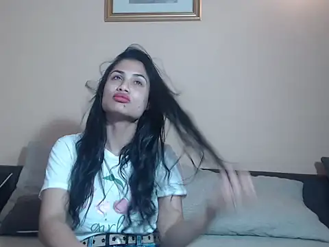 Snapshot of rebecka_sweet chatting on 05.14.26 rebecka sweet online show from 05.14.26
