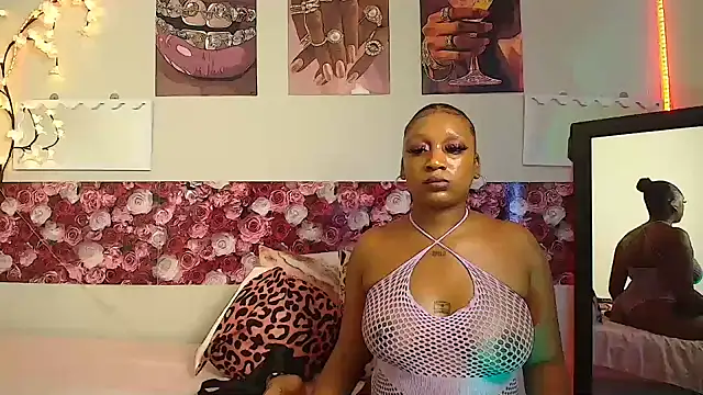 Snapshot of EnchantingLisa chatting on 05.19.26 EnchantingLisa online show from 05.19.26