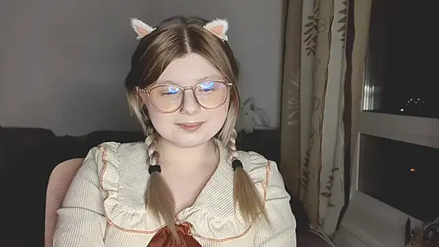 Snapshot of YukiBlush chatting on 05.20.26 YukiBlush online show from 05.20.26